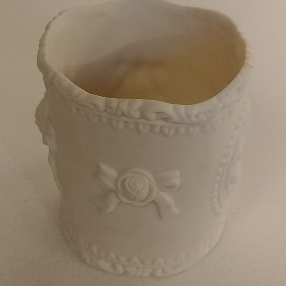 🎉2/$16 Cameo Vase Keepsake Makeup Brush Holder - Picture 3 of 4